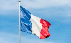 FT: Франция начала защищать активы России от репарационного кредита для Украины