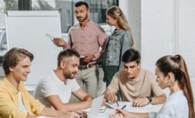 Эксперт Быханов: зумеры ориентируются на самореализацию, выбирая креативные профессии