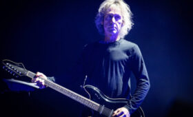 В возрасте 65 лет умер гитарист и клавишник группы The Cure Перри Бэмоунт