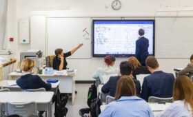 Депутат Берулава: зарплата педагогов должна быть не меньше 100 тыс рублей