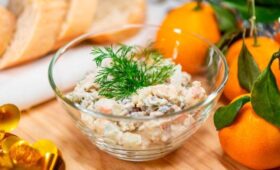 Депздрав Москвы: между блюдами во время новогоднего застолья следует делать паузы