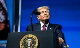 Трамп заявил, что США напряженно работают над завершением конфликта на Украине