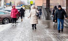 Городские службы начали мониторить состояние столичных улиц из-за ледяного дождя