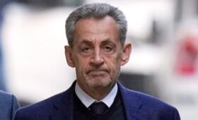 Экс-президент Франции Саркози в своей книге пожаловался на «устроивших ад» осужденных