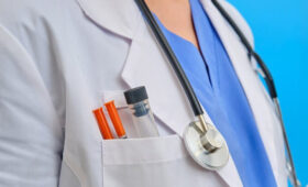 В Депздраве напомнили, что пить настоящую кровь опасно