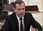 Медведев заявил, что МРОТ в 2026 году превысит прожиточный минимум практически на треть