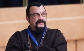 Актер Стивен Сигал выразил гордость за связь с Россией