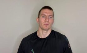 Лыжник Большунов извинился за толчок Бакурова на этапе Кубка России