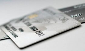 Депутат Аксаков: лимит банковских карт на человека могут ввести в 2026 году