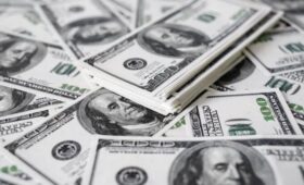 Лавров заявил, что РФ приходится искать альтернативные доллару платежные инструменты