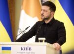 Сикорский заявил, что у Зеленского «не упала бы корона» при запросе визита в Польшу