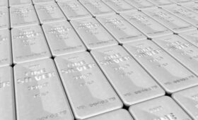 Биржевая цена на серебро превысила 62 долларов за тройскую унцию