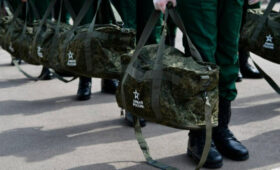 Медведев: контракт на военную службу в России заключили порядка 417 тыс человек