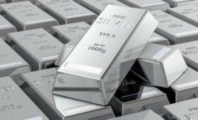 Цена на серебро поднялась выше 60 долларов впервые в истории