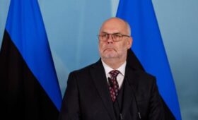 Президент Эстонии заявил, что перестал слушать глупцов и стал взрослым