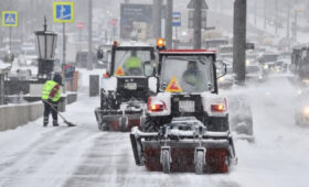 Городские службы переведены в режим повышенной готовности из-за метели в Москве