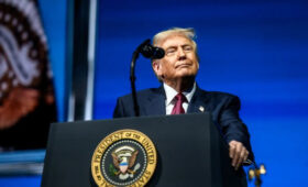 Трамп на фоне ожидаемых переговоров по Украине заявил, что поедет во Флориду