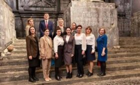 Более 400 представителей судебной системы Москвы почтили подвиг героев в Музее Победы