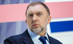 Дерипаска избран на пост президента Федерации хоккея с мячом России