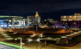 Ландшафтное освещение появилось на площади Евразии у Киевского вокзала