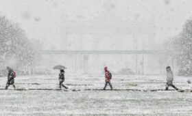 Москвичей предупредили о мокром снеге вечером 21 декабря