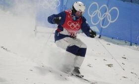 FIS выдала нейтральный статус еще пяти российским спортсменам