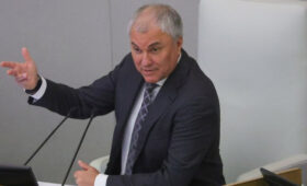 Володин призвал депутатов Госдумы брать пример с Деда Мороза