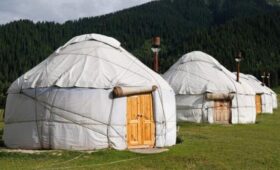 ЮНЕСКО включила навык строительства юрт в список нематериального наследия