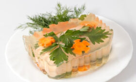 Россиян предупредили о штрафе за сильно пахнущий холодец