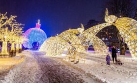 Световые арт-объекты появились на проспекте Вернадского в преддверии Нового года