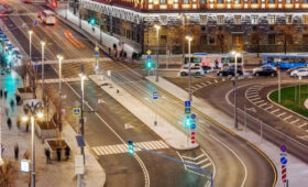 Светофоры настроили на «единую волну» по 630 адресам в Москве