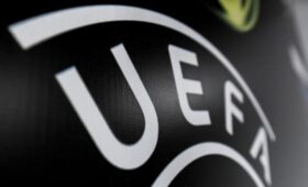 UEFA наказал Украину за оскорбления болельщиков в сторону России