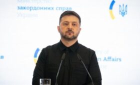 Зеленский заверил, что уйдет из политики после окончания конфликта на Украине