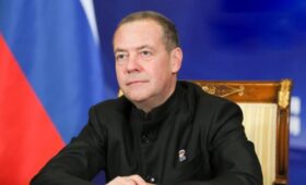 Медведев пригрозил ЕС «репарациями в натуральной форме» при краже активов РФ