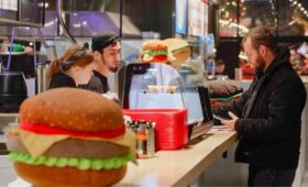 В рамках проекта «Сделано в Москве» на Болотной площади появился фудкорт