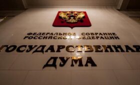 Вице-спикер Чернышов предложил ввести 13-ю зарплату для медработников и педагогов