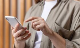 Москвичи смогут проголосовать за лучшие новогодние песни и фильмы