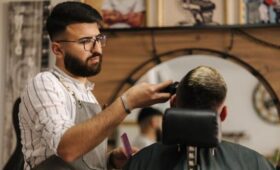 Стилист Лисовец назвал популярность челки «штрихкод» трендом на двухтысячные