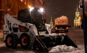 Городские службы непрерывно мониторят состояние дорог из-за снегопада в Москве