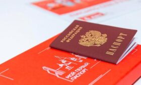 Более 10 тыс юных москвичей получили паспорт в торжественной обстановке в МФЦ