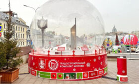 Интерактивный снежный шар появился на Центральном рынке Москвы