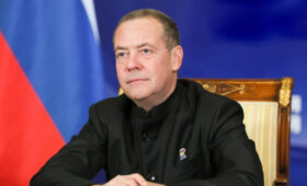 Медведев назвал нацстратегию США «попыткой разворота корабля»