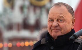 Умер президент Федерации хоккея с мячом Борис Скрынник