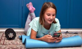 Милонов призвал наделить родителей правом ограничивать детям доступ в соцсети