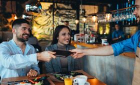 Депутат Сергей Малинкович: рестораны должны давать именинникам скидку 20%