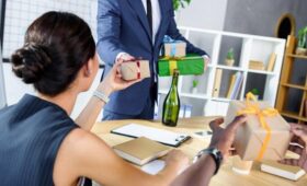 Психолог Миллер: «Тайный Санта» может стать поводом для конфликта на работе