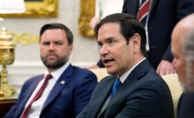 Блогер Шарий заявил, что Киев готовит спецоперацию против Вэнса и Рубио