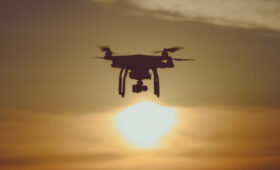 Дрон с российским флагом пролетел над Киевом