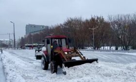 Городские службы ликвидируют последствия снегопада в Москве