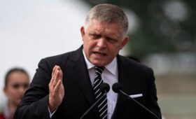 Премьер Словакии Фицо сравнил Украину с черной дырой